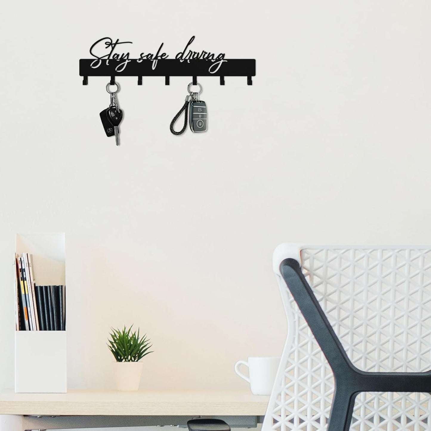 10 Inch Key Holder for Wall, Black Metal House Decoration Key Hooks, Phrase Style(Stay Safe Driving), Key Hanger Organizer with 7 Hooks, Suitable for Doors, Corridors, Living Rooms, Bedrooms