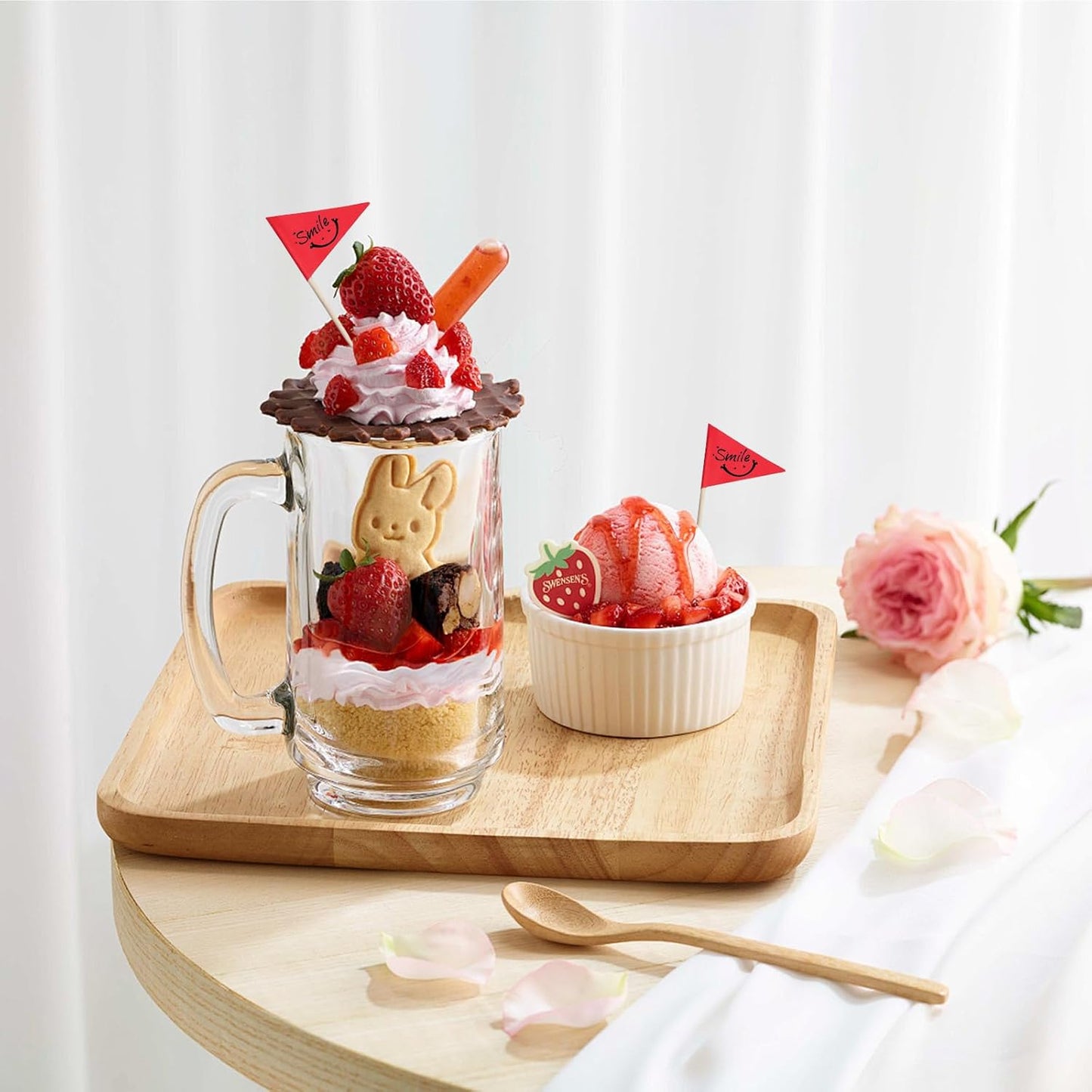 200 Pcs Red Solid Toothpick Flags Mini Plain Triangle Blank Custom Stick Cupcake Toppers Fruit Cheese Markers Labels for Golf Party Buffet Appetizers DIY Decorations