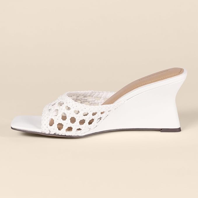 Amazon Essentials Women's Wedge Sandals - Image 2