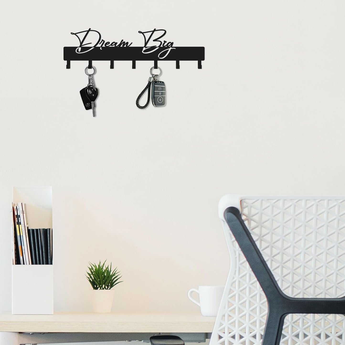 10 Inch Key Holder for Wall, Black Metal House Decoration Key Hooks, Phrase Style(Dream Big), Key Hanger Organizer with 7 Hooks, Suitable for Doors, Corridors, Living Rooms, Bedrooms