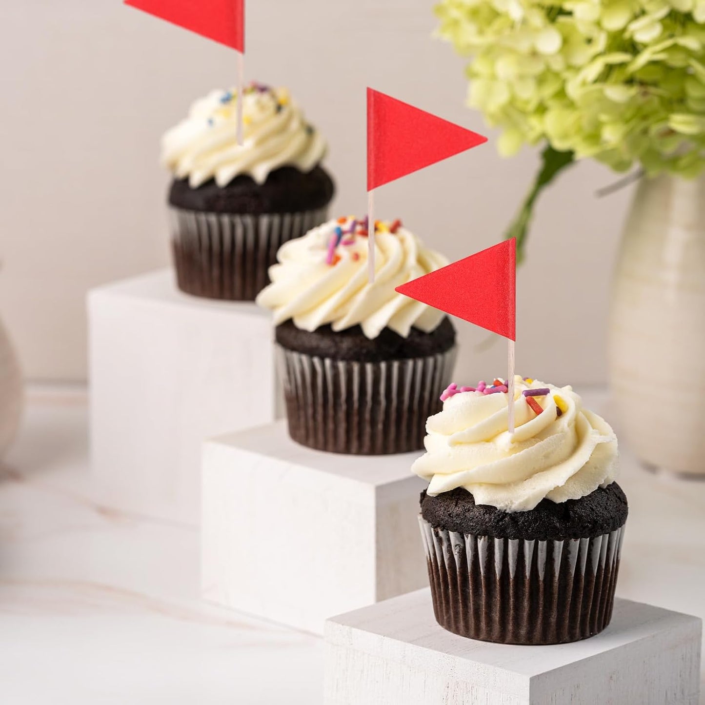 100 Pcs Red Flags Cupcake Topper Sticks, Golf Mini Cupcake Toppers Flags, Blank Writable Fruit Cheese Markers for Appetizers Wedding Buffet DIY Decoration