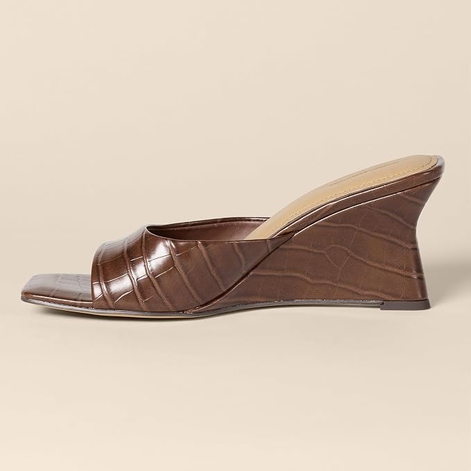 Amazon Essentials Women's Wedge Sandals - Image 3