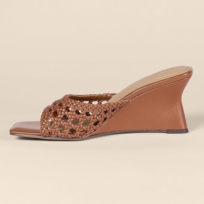 Amazon Essentials Women's Wedge Sandals - Image 2