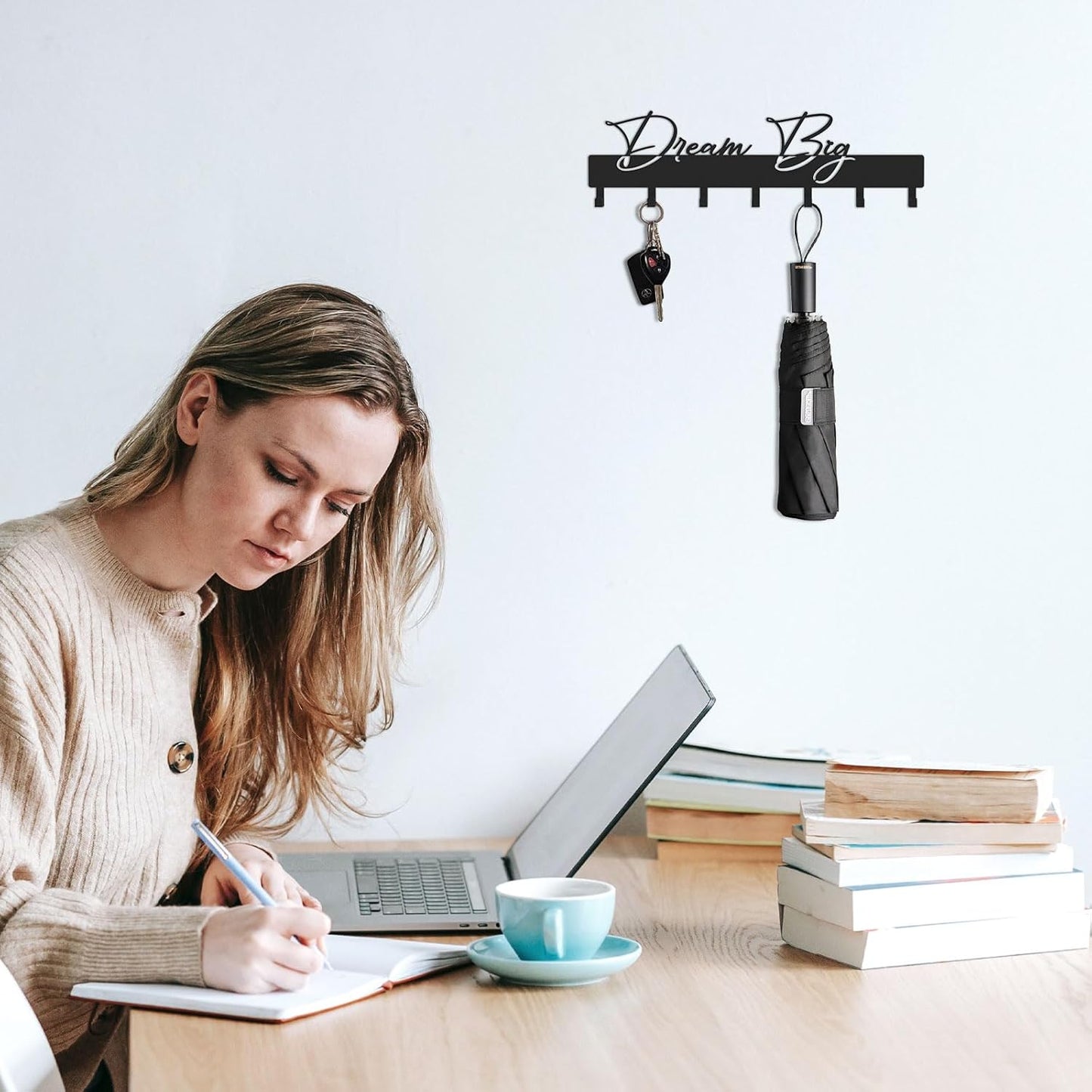 10 Inch Key Holder for Wall, Black Metal House Decoration Key Hooks, Phrase Style(Dream Big), Key Hanger Organizer with 7 Hooks, Suitable for Doors, Corridors, Living Rooms, Bedrooms