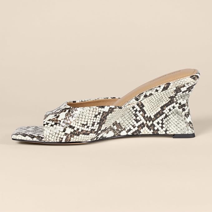Amazon Essentials Women's Wedge Sandals - Image 2